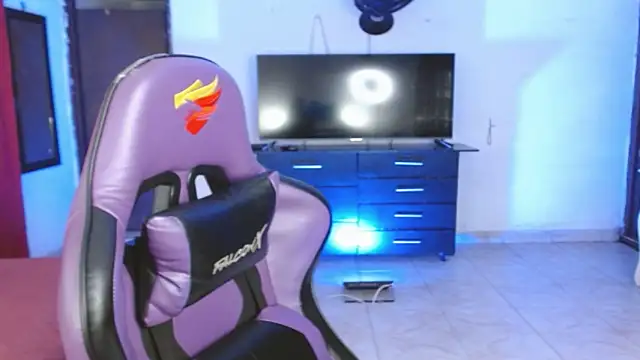 engielphoenis14 online show from March 5, 2026, 11:45 pm