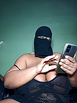 Snapshot of Loly_mor chatting on February 1, 2025, 6:32 am Loly mor online show from February 1, 2025, 6:32 am