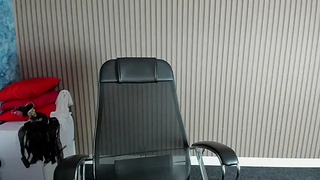 Emily Gin online show from October 30, 2025, 10:06 am