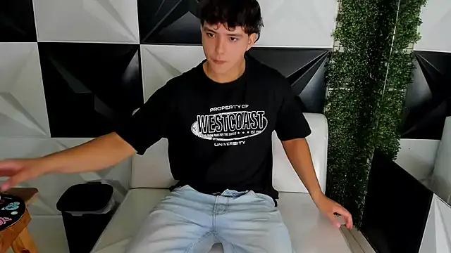 Dani cumboy online show from November 28, 2025, 2:42 pm