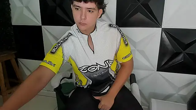 Dani cumboy online show from December 1, 2025, 2:22 pm