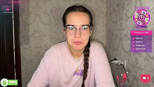 Snapshot of the_princese chatting on November 1, 2025, 9:44 am the princese online show from November 1, 2025, 9:44 am