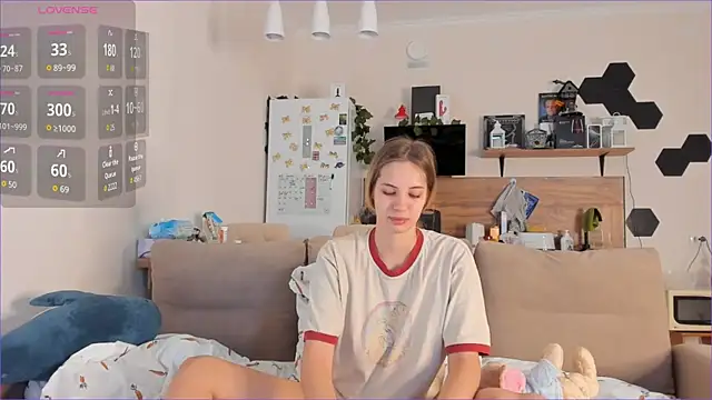 Girl alone home online show from September 25, 2025, 3:32 am