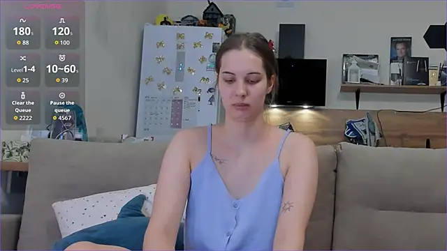 Girl alone home online show from April 8, 2026, 3:12 pm