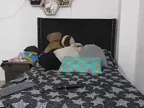 charlotte 077 online show from February 10, 2025, 3:46 am