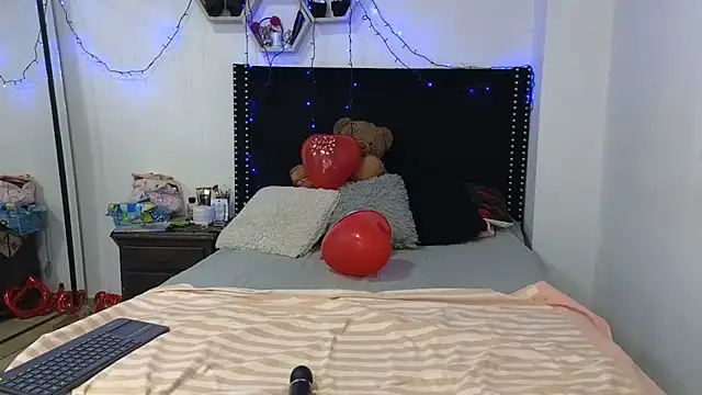 charlotte 077 online show from September 24, 2025, 3:10 am