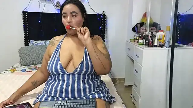 Snapshot of charlotte_077 chatting on June 27, 2026, 5:01 am charlotte 077 online show from June 27, 2026, 5:01 am