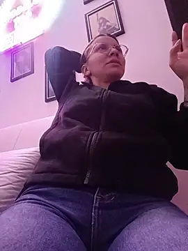 Snapshot of karlamorris_ chatting on November 10, 2025, 1:32 pm karlamorris online show from November 10, 2025, 1:32 pm