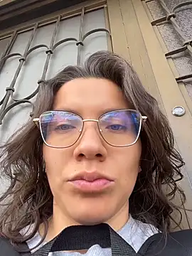 karlamorris  online show from April 28, 2026, 1:05 pm