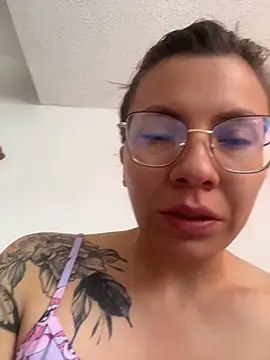karlamorris  online show from May 3, 2026, 1:06 pm