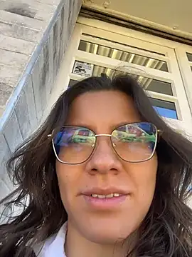 karlamorris  online show from May 9, 2026, 1:05 pm