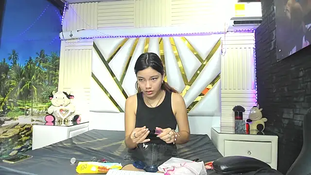 Snapshot of Ashley_James chatting on October 22, 2025, 9:47 pm Ashley James online show from October 22, 2025, 9:47 pm