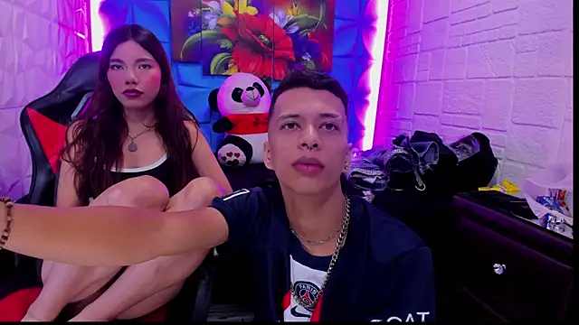 Snapshot of Ashley_James chatting on November 21, 2025, 8:18 pm Ashley James online show from November 21, 2025, 8:18 pm