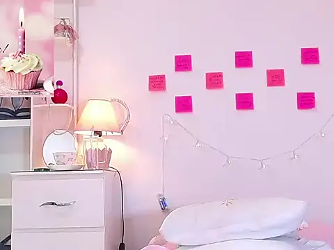 Snapshot of naissha- chatting on February 5, 2025, 2:37 pm naissha- online show from February 5, 2025, 2:37 pm