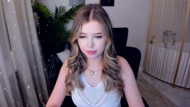 Snapshot of FollowLovee chatting on March 8, 2025, 2:01 am FollowLovee online show from March 8, 2025, 2:01 am