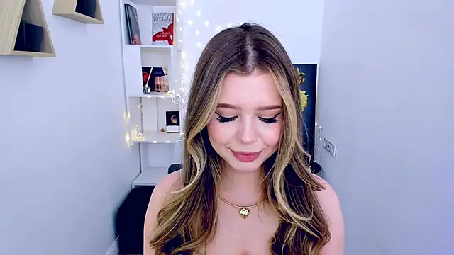 Snapshot of FollowLovee chatting on March 19, 2025, 5:50 pm FollowLovee online show from March 19, 2025, 5:50 pm