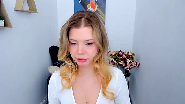 FollowLovee online show from February 24, 2026, 6:39 pm