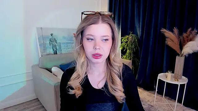 FollowLovee online show from April 6, 2026, 6:53 pm