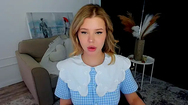 FollowLovee online show from May 27, 2026, 4:31 am