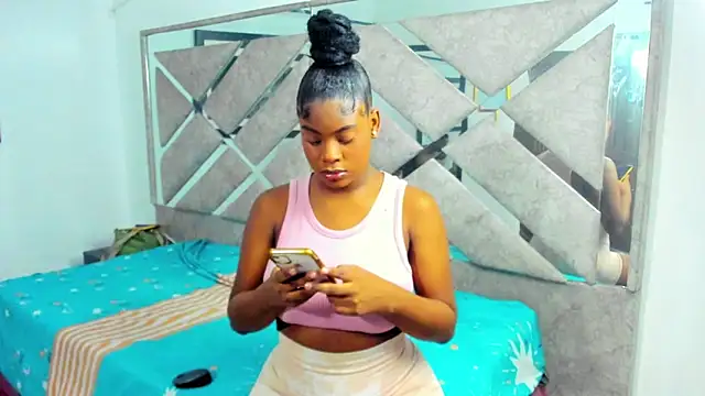 EvaxEmma online show from November 1, 2025, 1:02 pm