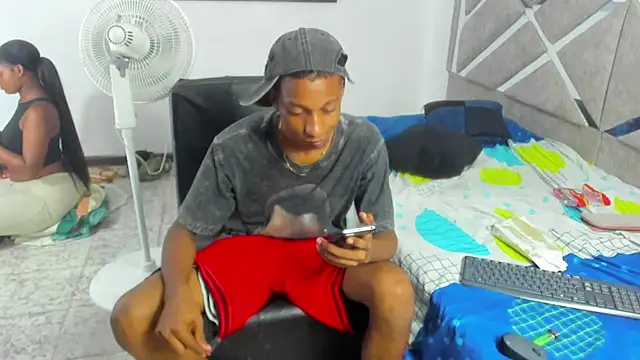 EvaxEmma online show from December 16, 2025, 1:27 pm