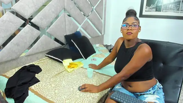 EvaxEmma online show from March 7, 2026, 1:41 pm