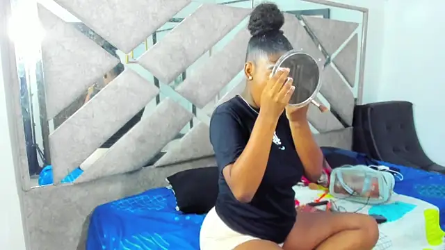 EvaxEmma online show from March 18, 2026, 1:03 pm