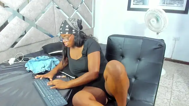 EvaxEmma online show from April 14, 2026, 6:25 pm