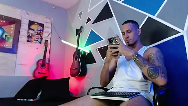 Snapshot of MagnusFrost chatting on November 12, 2025, 5:52 am MagnusFrost online show from November 12, 2025, 5:52 am