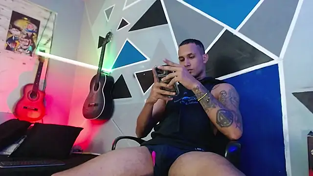 Snapshot of MagnusFrost chatting on November 20, 2025, 12:44 am MagnusFrost online show from November 20, 2025, 12:44 am