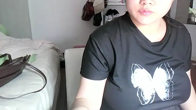 Snapshot of iamMalixxx chatting on March 26, 2026, 2:11 pm iamMalixxx online show from March 26, 2026, 2:11 pm