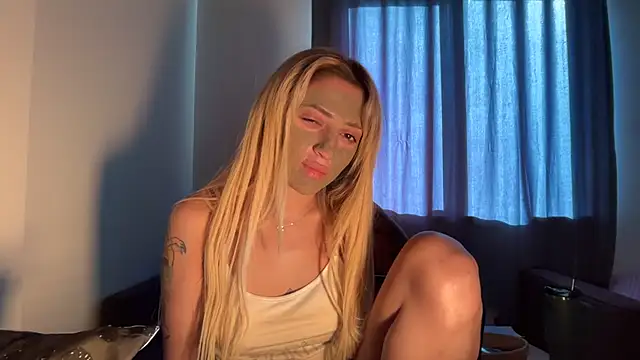 yaprakmericc online show from November 9, 2025, 11:41 am