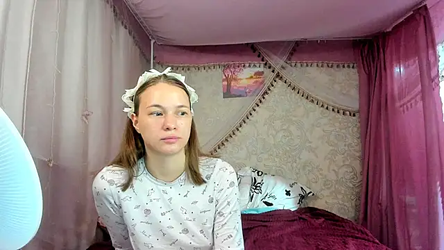 Snapshot of leila_bambi_ chatting on June 29, 2026, 5:46 pm leila bambi online show from June 29, 2026, 5:46 pm