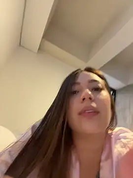 Snapshot of Latina_vanessa chatting on June 7, 2026, 9:40 pm Latina vanessa online show from June 7, 2026, 9:40 pm