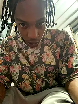 Larry-n-clouds online show from November 25, 2025, 3:39 am