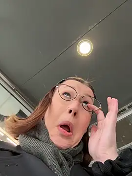 RinaCat online show from April 15, 2026, 5:25 am