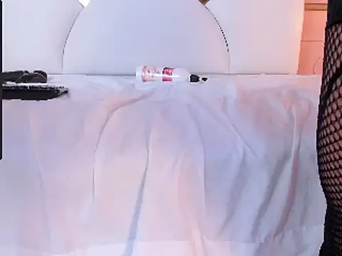 Donnapaul online show from March 14, 2025, 3:03 pm