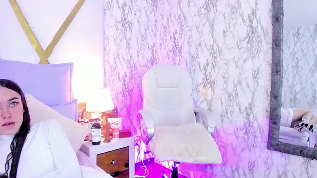 Athziry  online show from December 6, 2024, 7:54 am