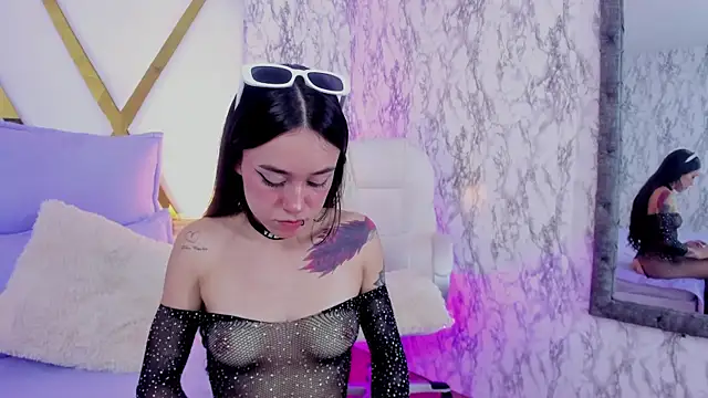 Athziry  online show from December 15, 2024, 4:40 am