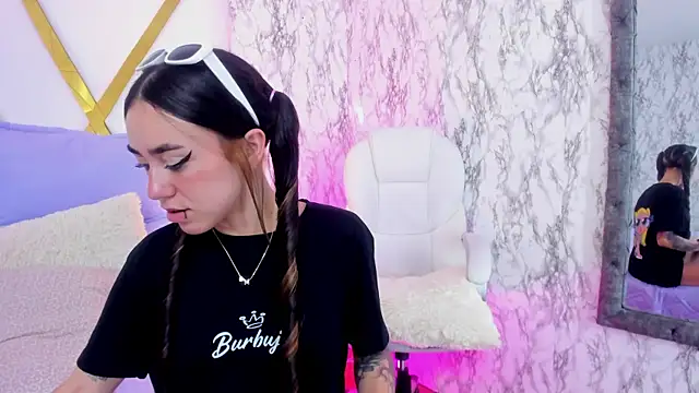 Athziry  online show from December 28, 2024, 12:36 am