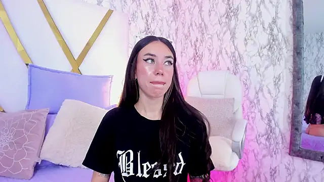 Athziry  online show from January 3, 2025, 9:47 pm