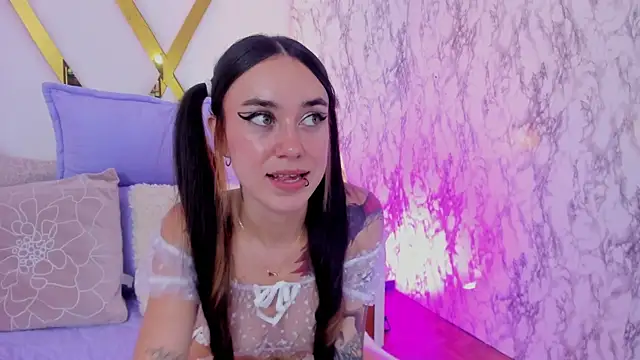 Athziry  online show from January 17, 2025, 12:42 am