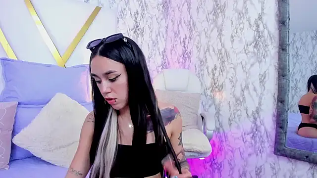 Athziry  online show from February 6, 2025, 11:15 pm