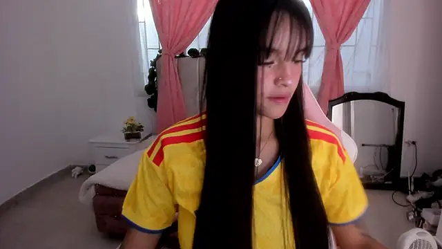Snapshot of keiilaa chatting on June 17, 2026, 8:32 pm keiilaa online show from June 17, 2026, 8:32 pm