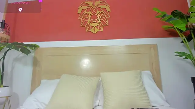 lili cardenas  online show from April 8, 2026, 2:55 am