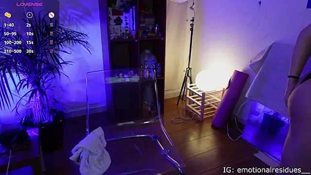 Snapshot of droolingdollfacee chatting on December 21, 2025, 10:17 pm droolingdollfacee online show from December 21, 2025, 10:17 pm