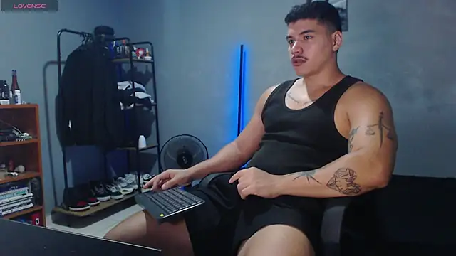 Snapshot of paulo_allen chatting on March 8, 2025, 3:35 pm paulo allen online show from March 8, 2025, 3:35 pm