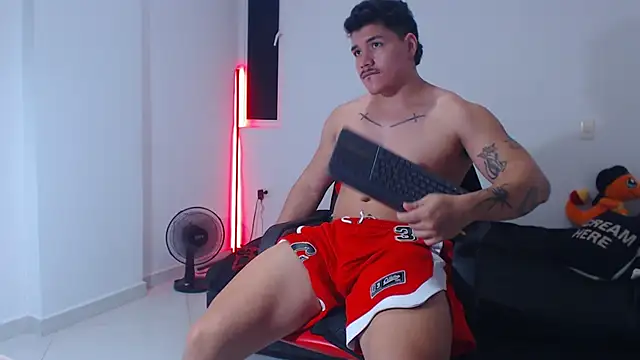 Snapshot of paulo_allen chatting on October 31, 2025, 11:39 pm paulo allen online show from October 31, 2025, 11:39 pm