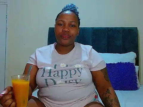 curvycloe1 online show from November 2, 2025, 4:37 am