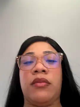 ashley Tompson1 online show from December 4, 2025, 1:31 pm